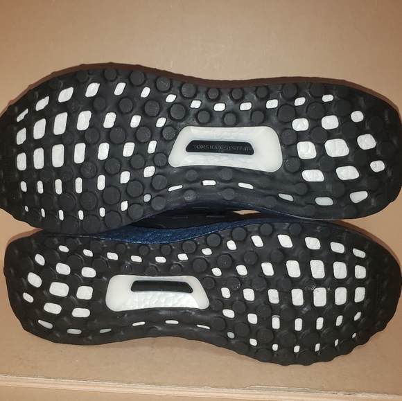 ADIDAS UltraBOOST 5.0 DNA Black MEN'S Sizes 9.5 & 10.5 New without Box - Picture 7 of 9
